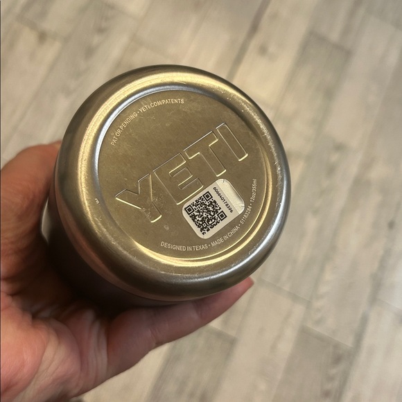 Yeti 12oz travel bottle with commuter cap - Picture 4 of 5